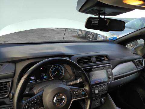 Salpicadero Nissan Leaf EM57