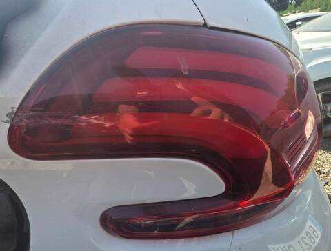 Foto 2ª: Piloto Trasero Izquierdo Peugeot 208 STYLE 82CV 60KW (2019)
