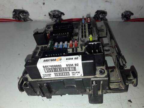 Foto 2ª: Caja Reles Fusibles Peugeot 206 BERLINA (1999)