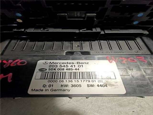 Foto 2ª: Caja Reles Fusibles Mercedes Clase C 160 2.2 C 220 CDI (LA)(203.008) [2.2 LTR. - 110 KW CDI CAT] [646963]