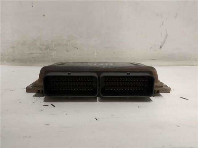 Foto 2ª: Centralita Motor ECU Renault Clio 1.4 16 V INITIALE (B/CBOC) [1.4 LTR. - 72 KW 16V]