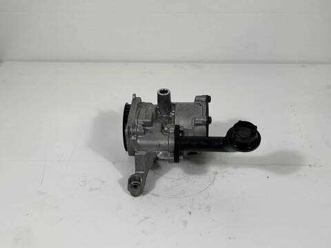 Foto 3ª: Bomba de Aceite Volkswagen Golf 1.6 TDI 105 CV 77KW [CLHA CLH] (2012)