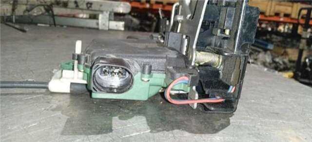 Foto 3ª: Cerradura Puerta Trasera Izquierda Volkswagen Bora 1.9 TDI (100) [ATD]