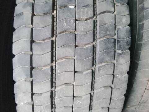 Foto 2ª: Neumatico Nissan Atleon 6.0 TD - 210 130) 205CV [B660N] (2000)