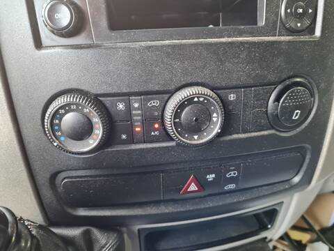 Mando Calefacción A. A. Mercedes Sprinter 310/313/316 CDI 906.631/633/635/637) 95CV 70KW CAJA CERRADA