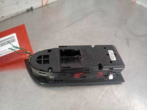 Foto 3ª: Botonera Elevalunas Bmw Serie 3 315 320 I BERLINA 150CV 110KW [N46B20] (2005)