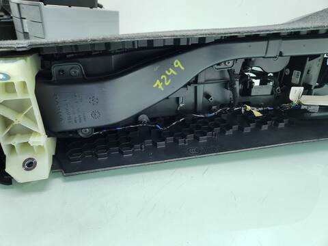 Foto 2ª: Consola Central Volvo XC 40 MOMENTUM PRO 2WD 163CV 120KW [B3154T2] (2020)