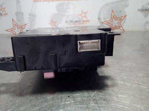 Foto 4ª: Caja Reles Fusibles Toyota Prius EXCLUSIVE 156CV 115KW [4HNDW12MTED4] (2008)