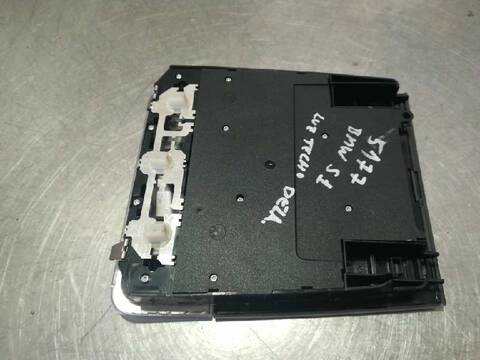 Foto 3ª: Luz Interior Bmw Serie 1 114 118D BERLINA 143CV 105KW [N47D20C] (2009)