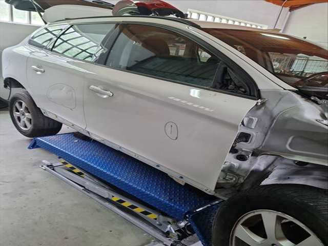 Puerta Delantera Derecha Volvo XC 60 KINETIC 2WD 150CV 110KW