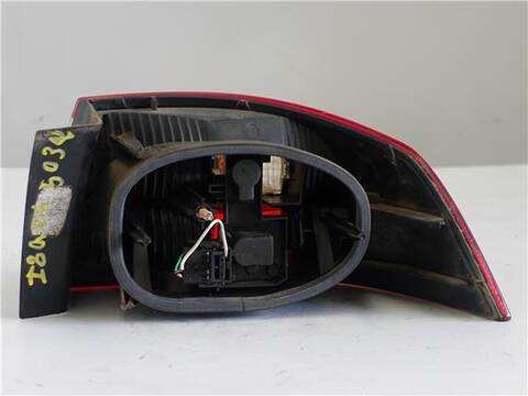 Foto 2ª: Piloto Trasero Izquierdo Renault Laguna 1.6 16V BG0A BG0L) 107CV 79KW [G / K4M D7] (2002)