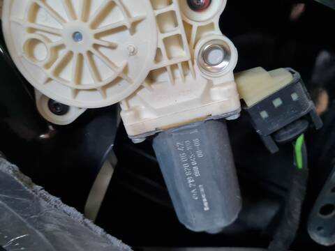 Foto 1ª: Elevalunas Manual Trasero Derecho Mercedes Clase C 160 280 219.354) 231CV 170KW [M272943] (2008)