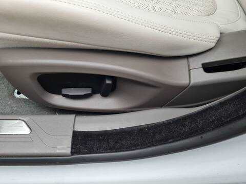 Foto 4ª: Asientos Traseros Jaguar XE PORTFOLIO 180CV 132KW (2016)