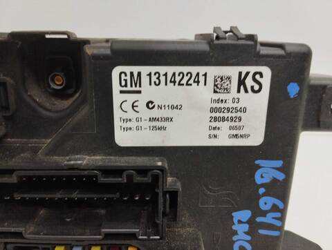 Foto 2ª: Caja Reles Fusibles Opel Corsa 1.3 16V CDTI CAT Z 13 DTH - L4I) 90CV 66KW [Z13DTH] (2007)