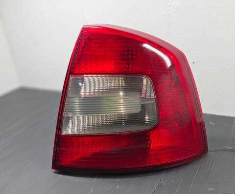 Piloto Trasero Derecho Skoda Octavia TREND 105CV 77KW