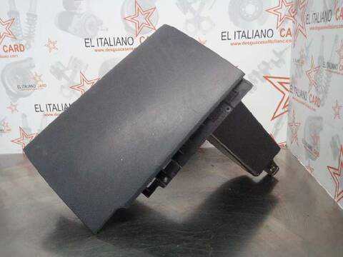 Foto 2ª: Guantera Mitsubishi Colt BERLINA (2005)