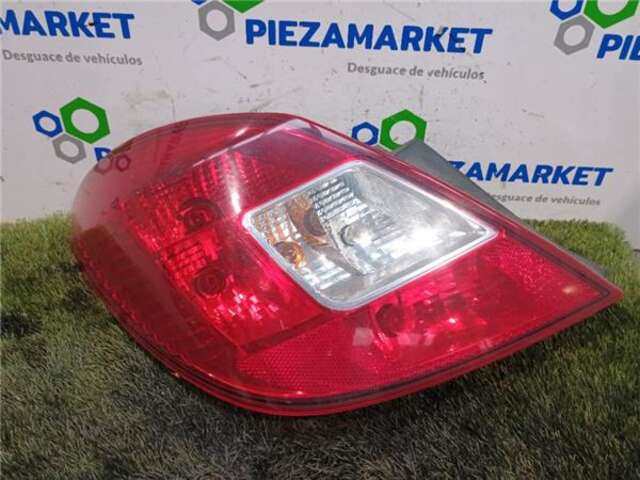 Piloto Trasero Izquierdo Opel Corsa 1.3 COSMO [1.3 LTR. - 66 KW 16V CDTI CAT (Z 13 DTH - L4I)]