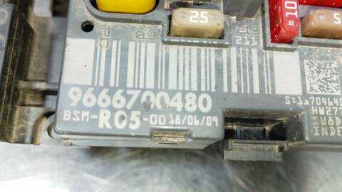 Foto 4ª: Caja Reles Fusibles Peugeot 308 CONFORT 109CV 80KW [9HX O 9H01] (2009)