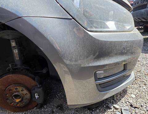 Foto 2ª: Paragolpes Delantero Volkswagen Golf EDITION BLUEMOTION TECH. 105CV 77KW (2014)
