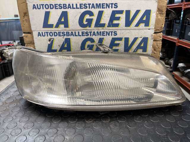 Foto 1ª: Faro Derecho Peugeot 306 1.800 8V103CV/74KW 0CV [LFZ] (1998)