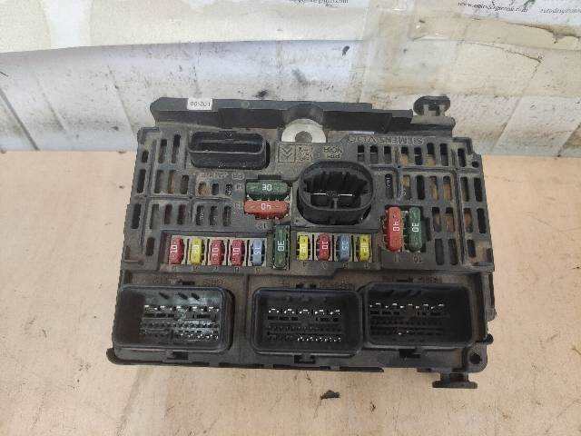 Foto 2ª: Caja Reles Fusibles Peugeot 407 2.0 HDI 407 SW [RHR] (2005)