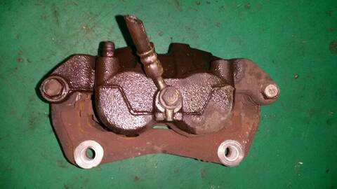 Foto 3ª: Pinza Freno Delantera Derecho Nissan Navara 2.5 DCI DIESEL CAT 163CV 120KW (2005)