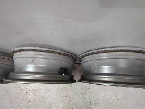 Foto 3ª: Juego LLantas Toyota Yaris ACTIVE 112CV [2NRFKE] (2017)