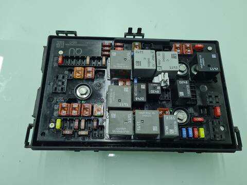 Caja Reles Fusibles Opel Astra COSMO 110CV 81KW