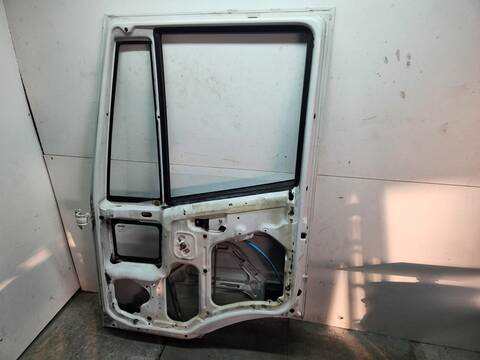 Foto 3ª: Puerta Delantera Derecha Iveco Eurocargo CHASIS MODELO 80 EL 15) TRAFICO URBANO 150CV 110KW [F4AE0481C] (2003)