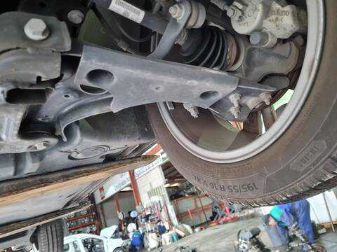 Brazo Suspension Delantero Izquierdo Volkswagen Polo LIFE 95CV 70KW
