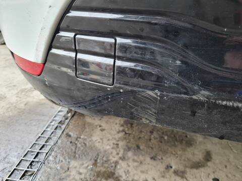 Foto 3ª: Paragolpes Trasero Renault Clio ZEN 89CV 66KW [H4B400] (2015)