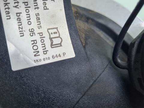 Foto 2ª: Tapa Exterior Combustible Volkswagen Golf COMFORTLINE BLUEMOTION 150CV 110KW [CZDA] (2016)