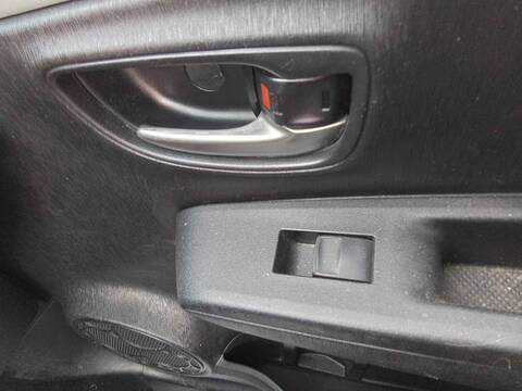 Foto 4ª: Botonera Elevalunas Toyota Yaris ACTIVE HYBRID 75CV 55KW [1NZFXE] (2013)