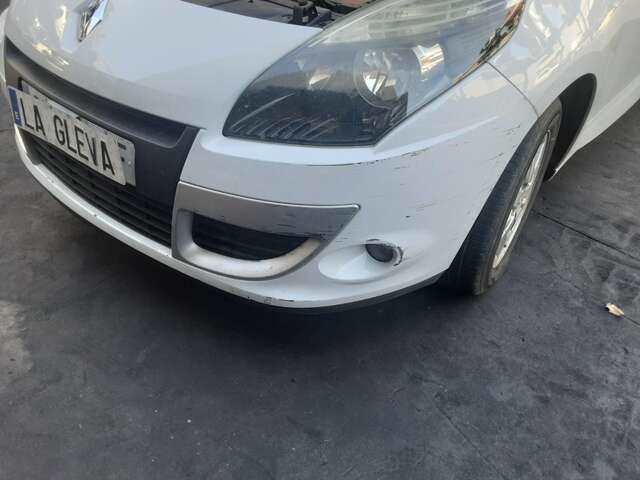 Foto 3ª: Paragolpes Delantero Renault Scenic 2.0 16V140CV [M4R 711] (2010)