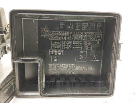 Foto 4ª: Caja Reles Fusibles Mitsubishi Outlander 2.0 2WD 136CV 100KW [4G63] (2003)