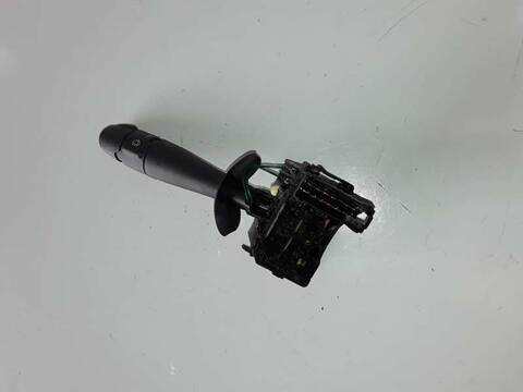 Foto 2ª: Mando Multifuncion Renault Laguna AUTHENTIQUE 1.9 DCI DIESEL FAP CAT 110CV (2001)