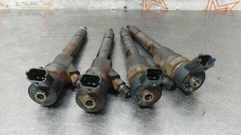 Foto 4ª: Inyectores Toyota Yaris BASICO 90CV 66KW (2005)