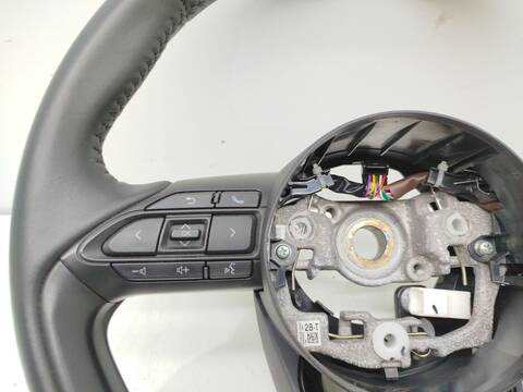 Foto 2ª: Volante Toyota Yaris 1.5 HYBRID A LAS 4 RUEDAS MXPJ15) 116CV 85KW [M15A-FXE] (2022)