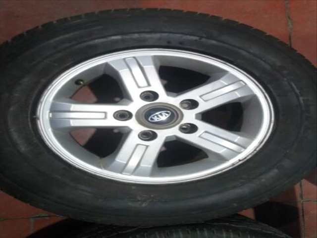 Foto 2ª: Juego LLantas Kia Sorento 2.5 CRDI 170CV [D/ D4CB] (2002)