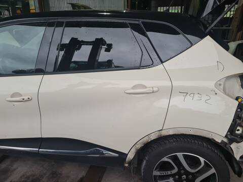 Foto 2ª: Puerta Trasera Izquierda Renault Captur DYNAMIQUE 120CV 88KW [H5FD4] (2014)