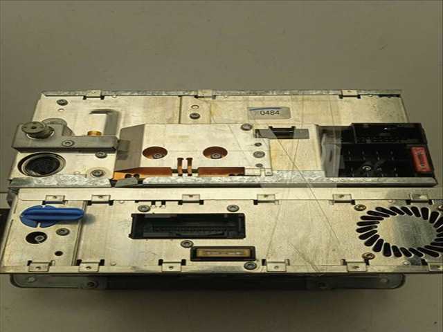 Foto 3ª: Sistema Audio Radio CD Mercedes Clase C 160 5.0 V8 24V CAT COUPE 306CV 225KW (2003)