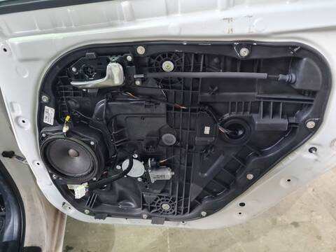 Elevalunas Manual Trasero Derecho Kia Carens BASIC 135CV 99KW
