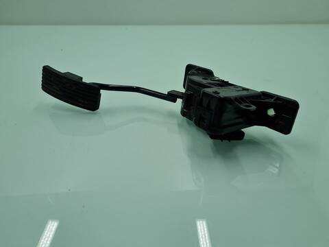 Foto 3ª: Pedal Acelerador Mitsubishi L200 INFORM DOPPELKABINE 4WD 136CV 100KW [4D56] (2015)