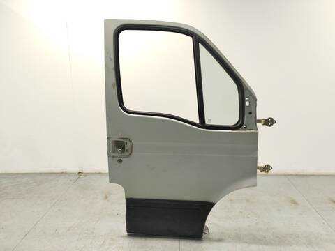Foto 2ª: Puerta Delantera Derecha Iveco Daily 29S13 29L13 35C13 35S13 40C13 40S13 126CV 93KW FURGONETA [F1AE3481B] (2013)