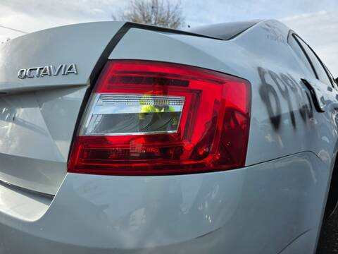 Piloto Trasero Derecho Skoda Octavia AMBITION 110CV 81KW