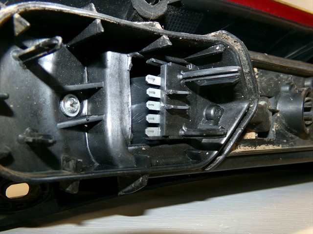 Foto 4ª: Piloto Trasero Derecho Opel Corsa 1.2 G 5P 55KW [Z12XE] (2001)