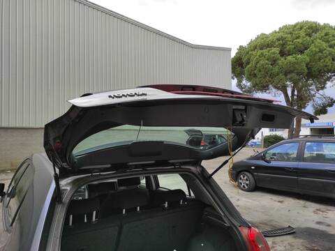 Foto 2ª: Portón Toyota Auris 1ND (2009)