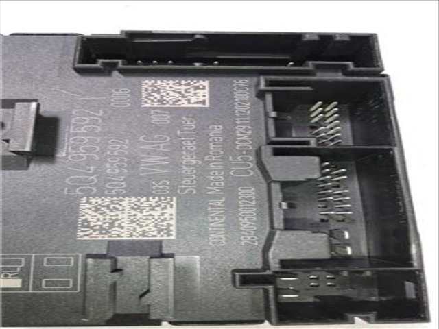 Foto 3ª: Centralita Motor ECU Volkswagen Golf 1.6 EDITION BLUEMOTION TECH. [1 6 LTR. - 77 KW TDI DPF] 105CV [CLH] (2012)