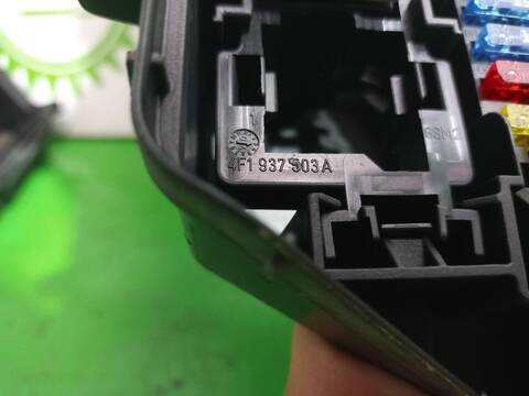 Foto 2ª: Caja Reles Fusibles Audi A6 2.4 177CV [BDW] (2004)