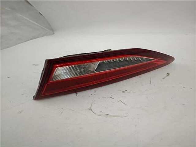 Piloto Portón Derecho Seat Leon 1.6 ERENCE [1.6 LTR. - 85 KW TDI]